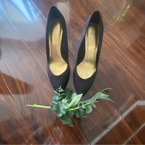Classic H&M Black Pointed Toe Pumps | Faux Suede Gold Insole 6